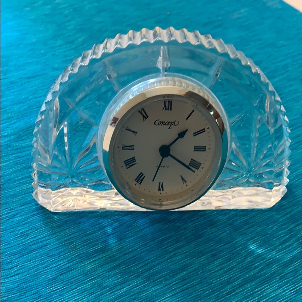 Crystal quartz clock